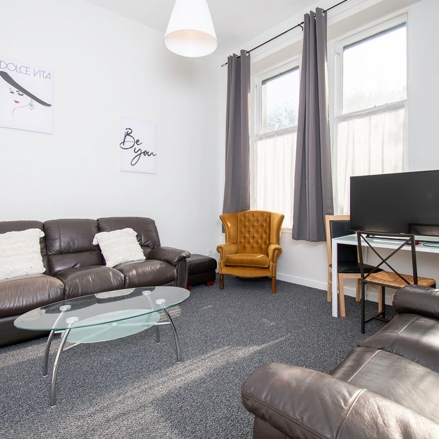 2 Bed Flat, Cessnock Street, G51 - Photo 1