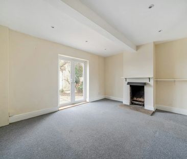 Terraced House to rent on - Photo 1