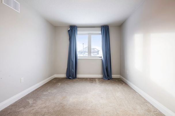 For Lease - 3 Grundy Crescent, East Luther Grand Valley, Ontario - Photo 1