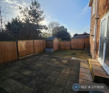 4 bedroom semi-detached house to rent - Photo 2