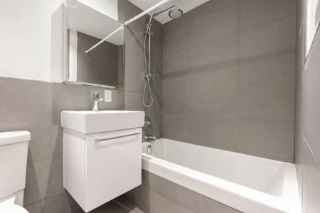 263 - 265 Russell Hill Road — Studio - unit 604 - Photo 5