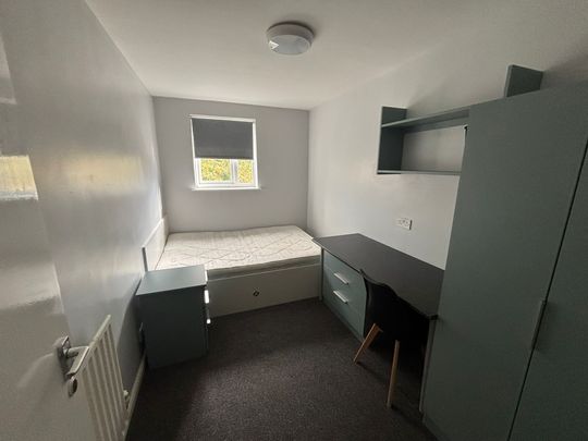 19 Albert Square, NG7 2FH, NOTTINGHAM - Photo 1