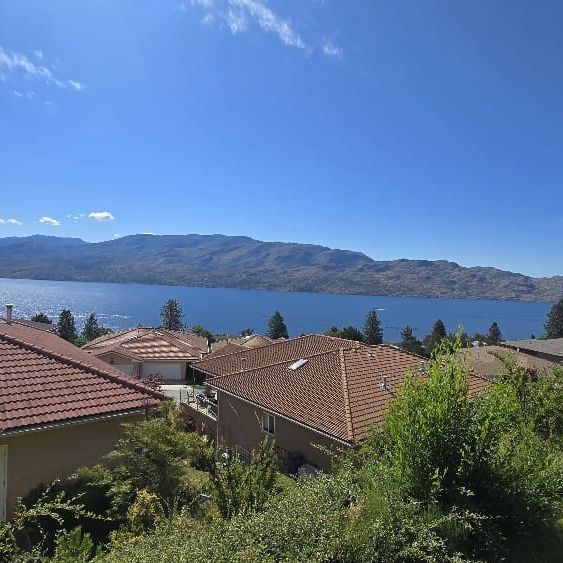 “The Terraces” in Peachland! 4 bd, 3 bath - Photo 1