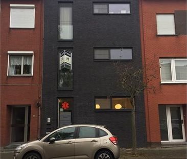 Prachtig recent nieuwbouwappartement met 2 slaapkamers en terras. - Photo 1