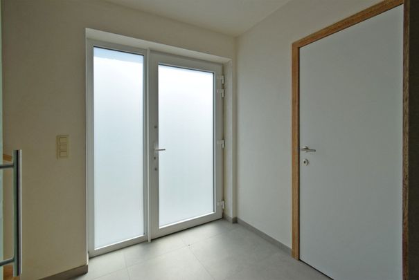 Zeer ruime halfopen nieuwbouwwoning met ruime tuin - Foto 1