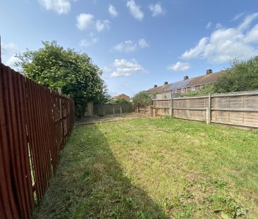 3 bedroom terraced house to rent - Photo 4