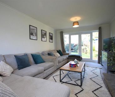 4 bedroom detached house to rent - Photo 2