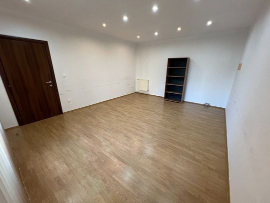 INCHIRIEZ casa 5 camere,pretabila birou,zona Calea Dumbravii - Fotografie 1