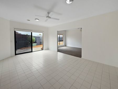 2/25 Schmitt Court, Whittington - Photo 4