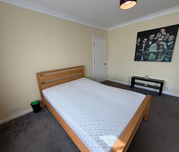 1 bedroom in a house share to rent - Photo 3