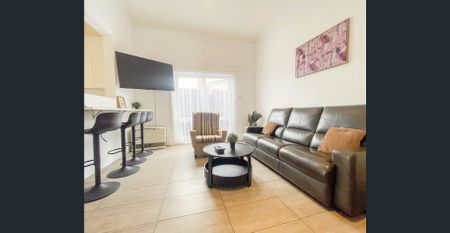 Furnished five-bedroom Balaclava home with a large courtyard - Photo 2