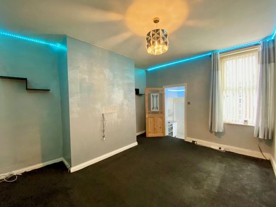 3 bedroom flat to rent - Photo 1