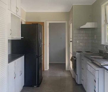 MANGAPAPA-4 BEDROOMS - Photo 2