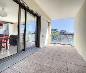 TASSIN : Spacieux T2 meublé avec terrasse et parking - Photo 1