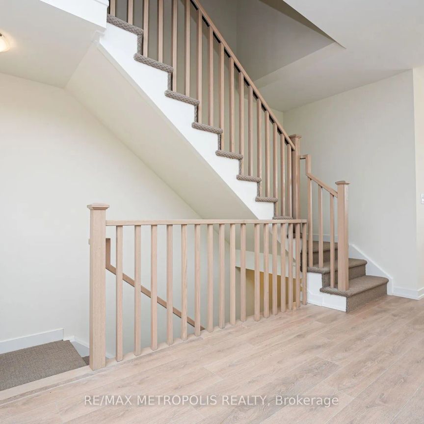 Condo Townhouse For Lease | X8454870 - Photo 1