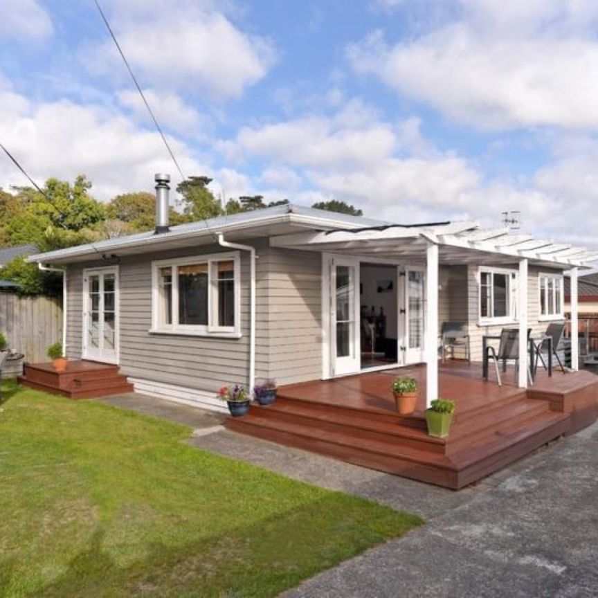 Welcoming home steps away from Isel Park - Photo 1