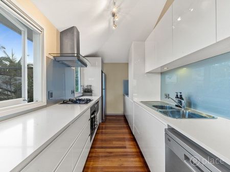 Stylish home in enviable location - Photo 5