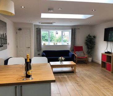 7 Bed Semi-Detached House, Lenton Boulevard, NG7 - Photo 2