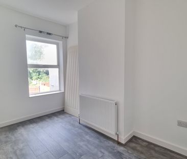 3 bedroom end of terrace house to rent - Photo 2