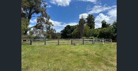 Country cottage in the heart of the Swan Valley - Photo 4