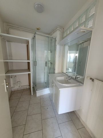 Location Appartement 3 pièces 72m² LENS 62300 - Photo 3