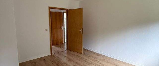 Wohnen im Grünen - Renovierte 2 Raum Wohnung Hartenstein ab sofort zu vermieten - Photo 1