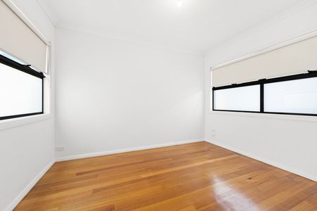 2/21 Alpine Grove, Pascoe Vale VIC 3044 - Photo 2