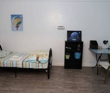 Studio apartment near McGill University - Photo 3