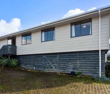 Elevated 4 Bedroom Home - Photo 5