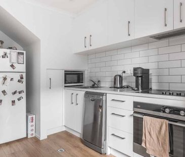 A Well-Presented Townhouse - Photo 3