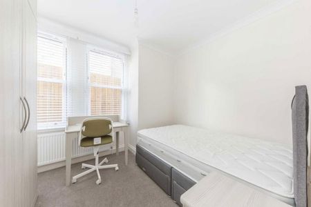 3 bedroom flat to rent - Photo 2