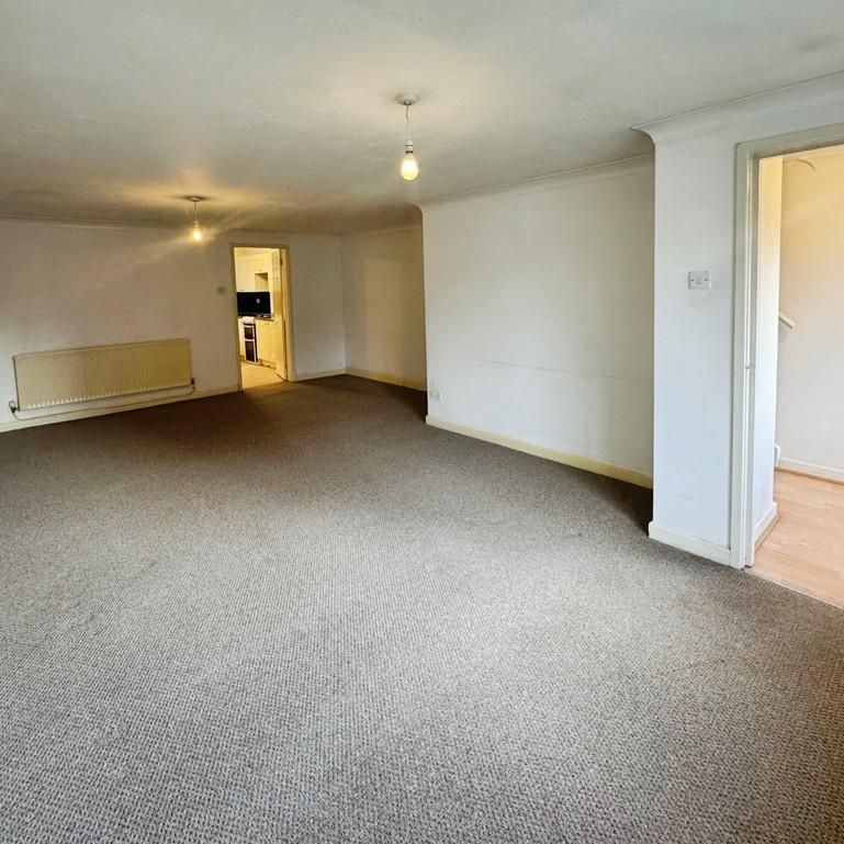 3 bedroom mews to rent - Photo 1