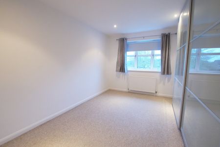 3 bedroom Semi-Detached House to let - Photo 5