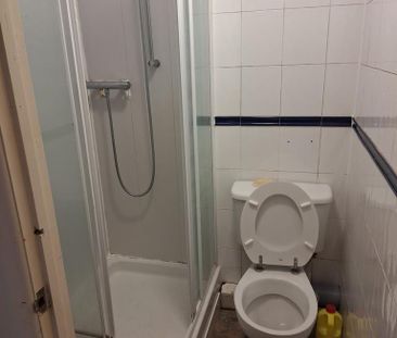 4 bedroom terraced house to rent - Photo 6