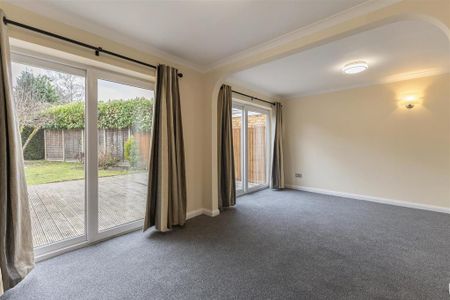 4 bedroom semi-detached house to rent - Photo 2