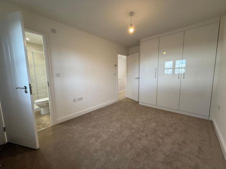 3 bedroom terraced house to rent - Photo 2