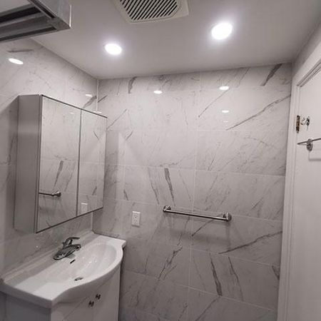 Grand Bachelor Appartement Renove ,entrée privée a loué a Laval H7N DemiSous-Sol - Photo 3