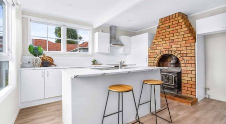 Hamilton East Stunner - Boys High School Zone - Photo 2