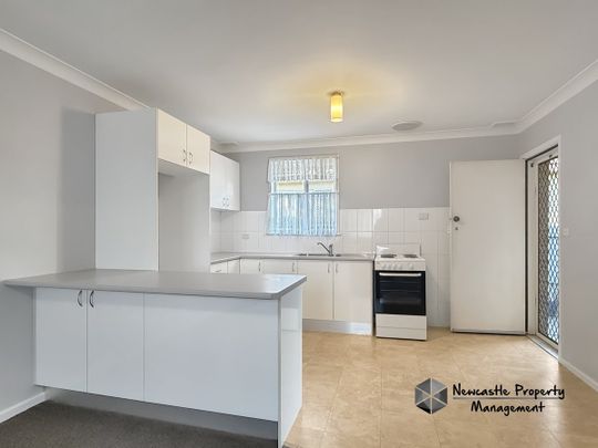 2/2 Bonarius Street, Warners Bay - Photo 1