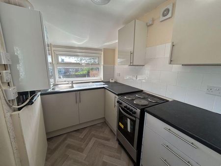3 bedroom property to rent - Photo 3