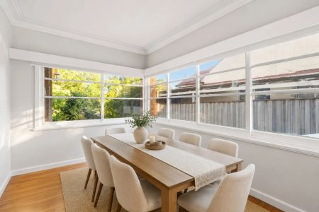 3 bedroom home in Wahroonga - Photo 2