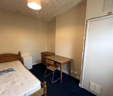 4 bedroom terraced house to rent - Photo 6