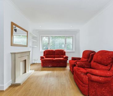 3 bedroom flat to rent - Photo 1
