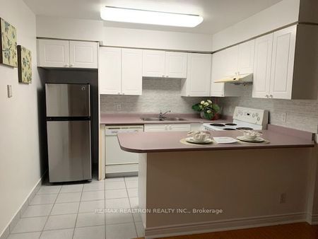 For Lease - 260 Doris Avenue Unit# 911, Toronto, Ontario - Photo 2