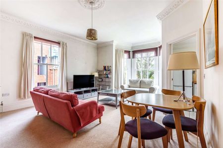 A first floor apartment to rent in a characterful building within a mile from the heart of Reading town centre. - Photo 2