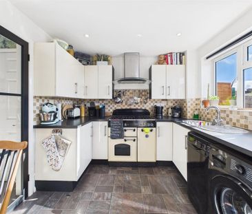 2 bedroom end of terrace house to rent - Photo 5