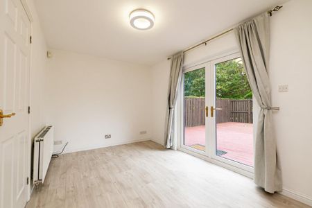 4 bedroom detached house to rent - Photo 2