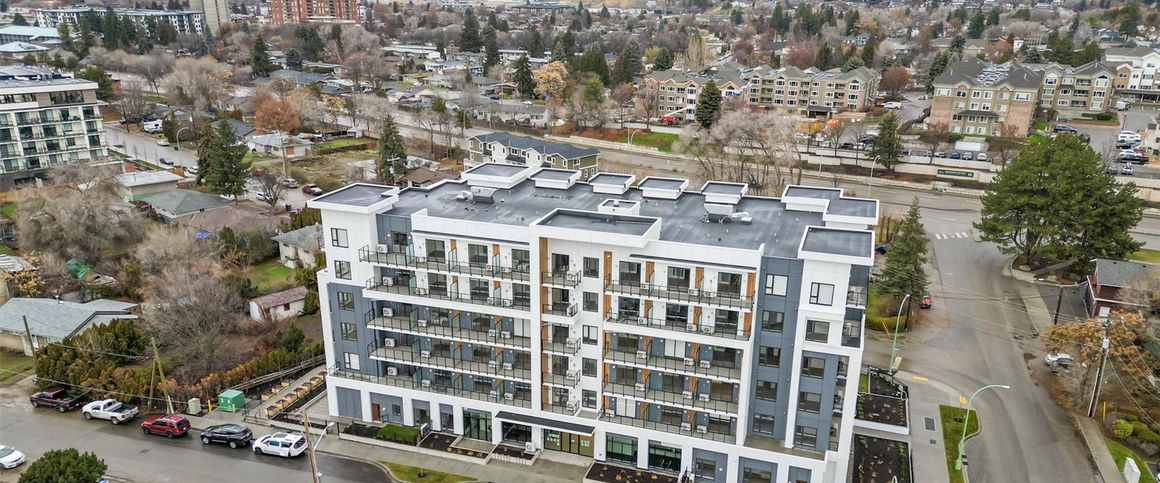 Capri – Ground floor, corner 3 bed, 2 bath Townhouse - Photo 1