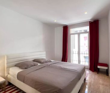 Bright 2-bedroom apartment with balcony and AC for rent in Ciutat Vella - Photo 5