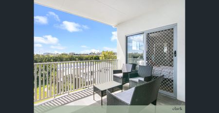 Stunning 2-Bedroom Apartment with Breathtaking Views - Photo 3